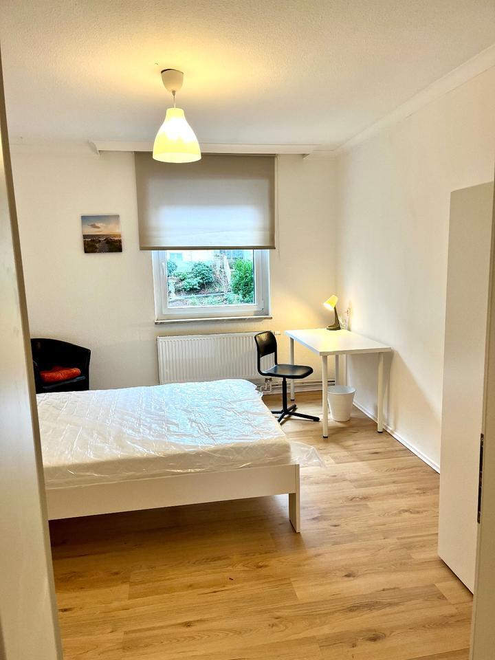 Ab sofort: Remscheid Uni Wuppertal: Top WG Zimmer (Wifi, Balkon)