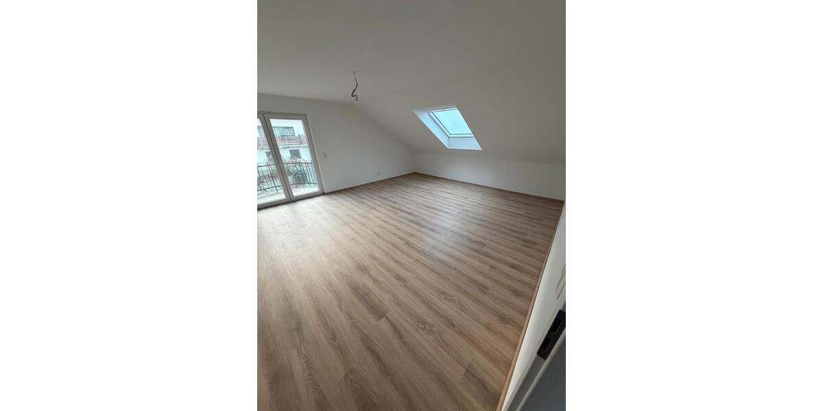 Dachgeschoßwohnung Gernsbach - 3.5 Zimmer, 95 m&sup2;, 1.090&euro; | Angebot:24741624