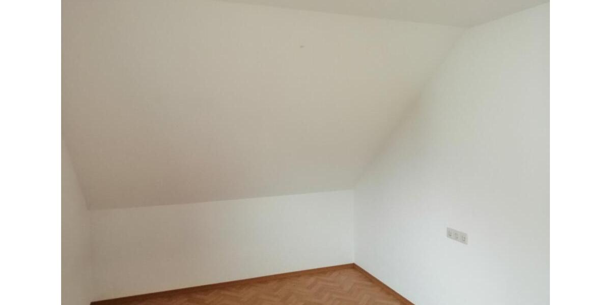Dachgeschoßwohnung Donaueschingen - 4 Zimmer, 100 m&sup2;, 1.100&euro; | Angebot:24764265