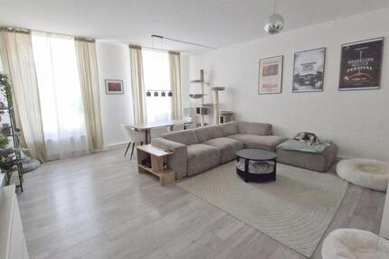 Schöne, extrem großzügige 3,5 Zi- Wohnung (plus 2 Zimmer) mit Einbauküche im Herzen von Bingen