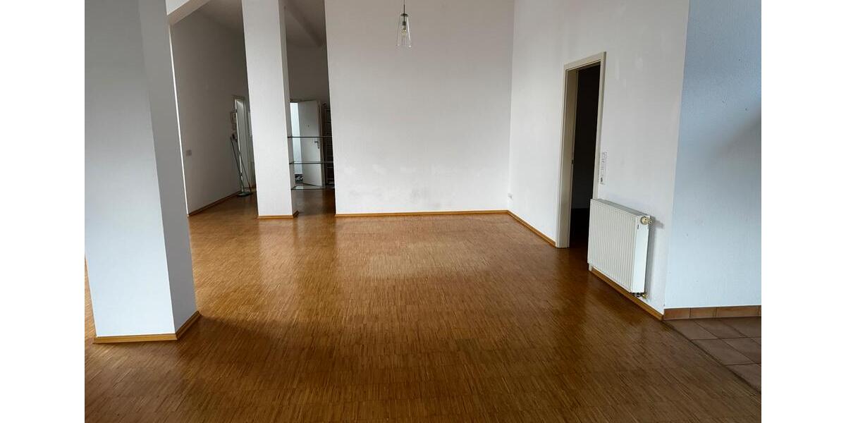 Dachgeschoßwohnung Buckenhof - 4 Zimmer, 117 m&sup2;, 1.550&euro; | Angebot:24432989