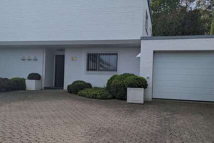 Haus zum Mieten in Stotzheim 2.050 € 150 m² 6 zimmer