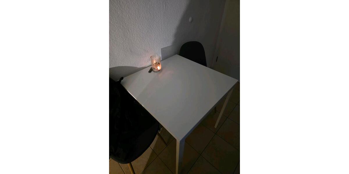 Dachgeschoßwohnung Wiesbaden Biebrich - 2 Zimmer, 32 m&sup2;, 900&euro; | Angebot:24858305