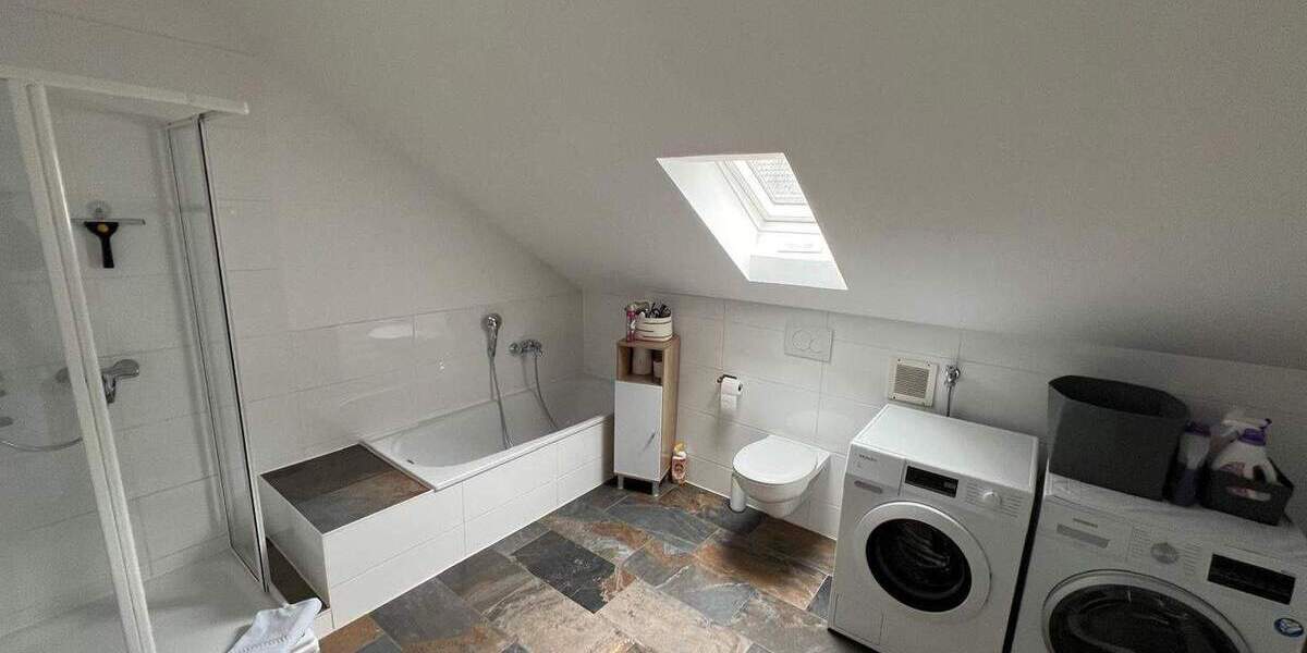 Etagenwohnung Waal Emmenhausen - 4 Zimmer, 136 m&sup2;, 1.300&euro; | Angebot:24341495