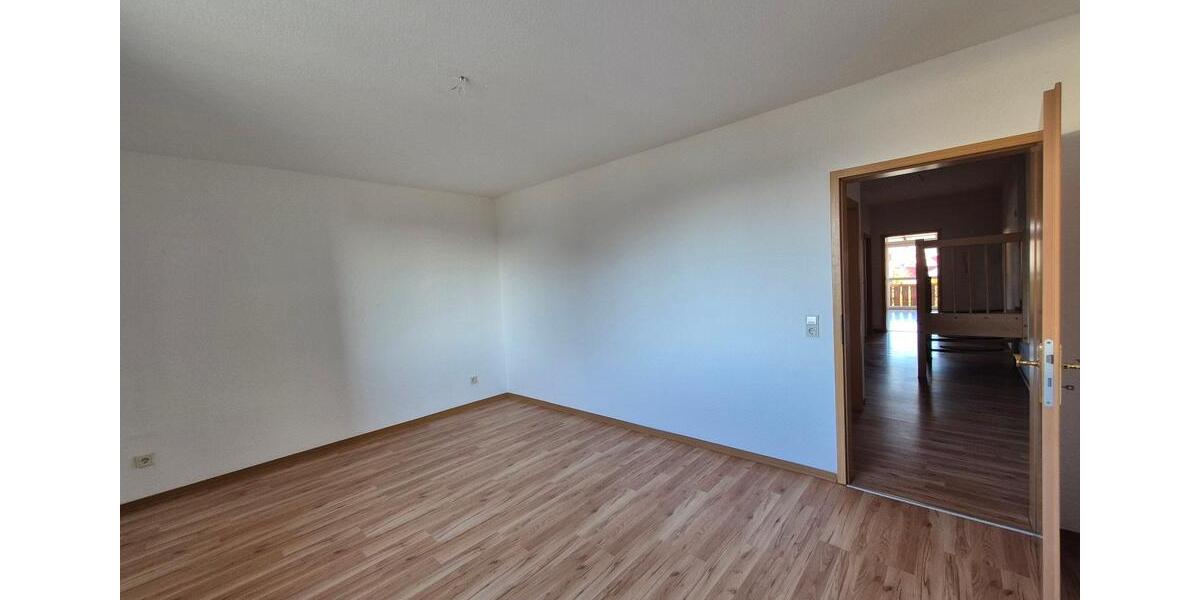 Etagenwohnung Allstedt - 3 Zimmer, 82 m&sup2;, 533&euro; | Angebot:24214331