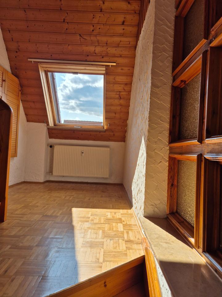Schöne 3,5-Zimmer-Maisonette-Wohnung mit Einbauküche und Balkon