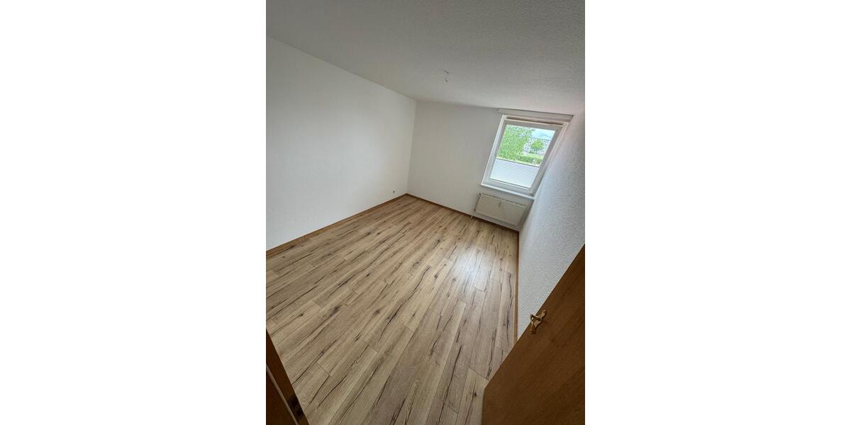 Dachgeschoßwohnung Grimmen - 4 Zimmer, 103 m&sup2;, 875&euro; | Angebot:24493624