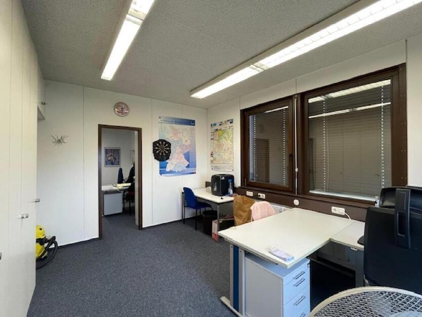 Großzügige Gewerbefläche in Wiesbaden zu vermieten zimmer