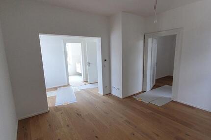 Moderne 2-Zimmer-Wohnung in einem historischen denkmalgeschützten Gebäude im 1. OG zu vermieten zimmer