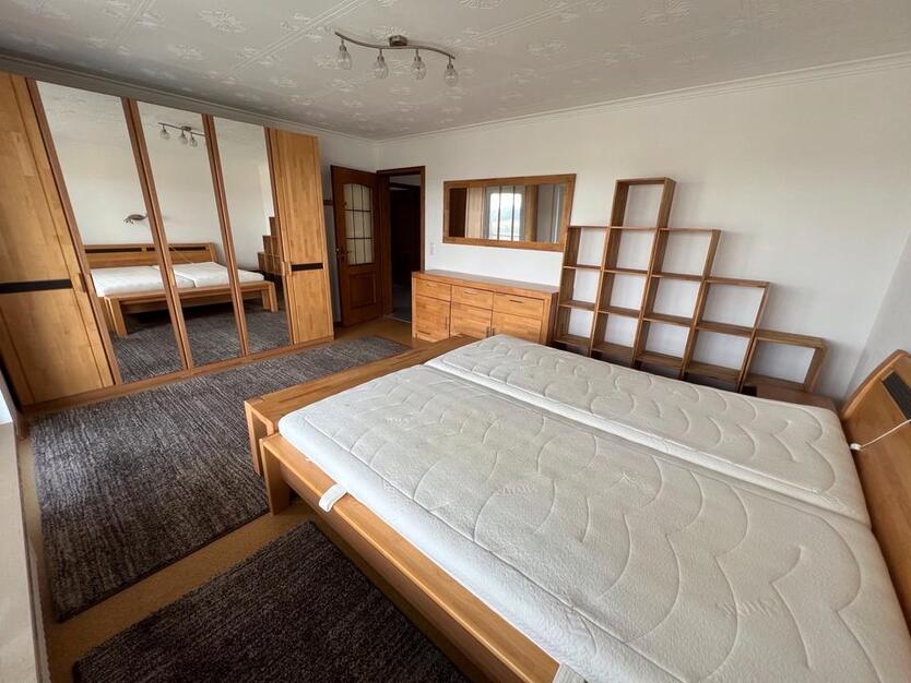Großzügige 160m² 3-Zimmer Wohnung mit Wintergarten & Extra-Büro