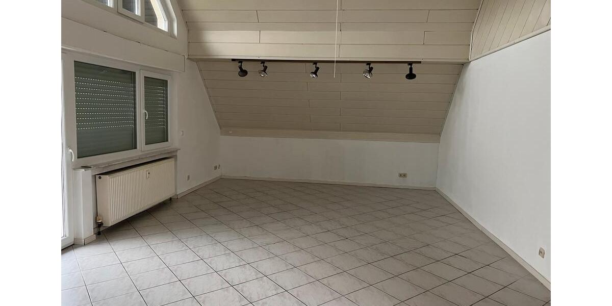 Dachgeschoßwohnung Ranstadt - 3 Zimmer, 100 m&sup2;, 800&euro; | Angebot:26285055