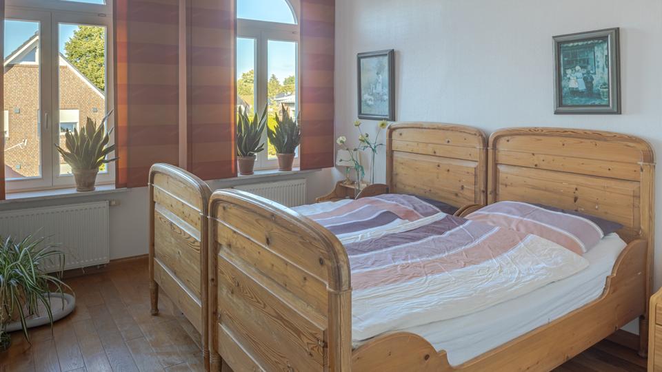 Saniertes, denkmalgeschütztes Wohnhaus mit Garten, Nebengebäuden u. Garage im Herzen von Wiefelstede 8 zimmer