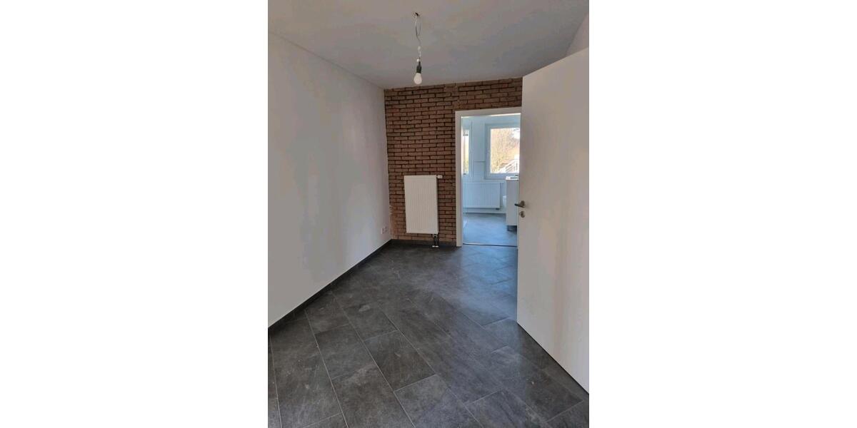 Erdgeschoßwohnung Lohfelden - 3.5 Zimmer, 100 m&sup2;, 1.000&euro; | Angebot:26219990