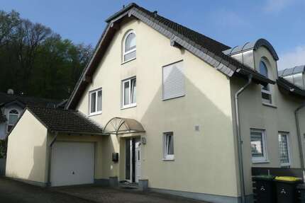 Haus Hennef - 4 Zimmer, 121 m&sup2;, 1.410&euro; | Angebot:27071334