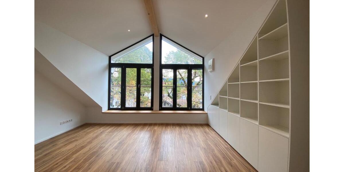 gehobene teílmöblierte 1,5 Zimmer Wohnung Dachgeschoss mit Lift 2 zimmer