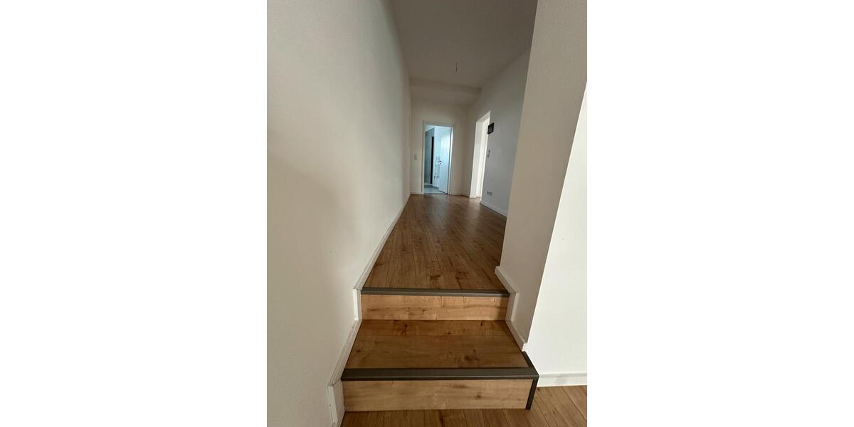 Dachgeschoßwohnung Krefeld - 3 Zimmer, 105 m&sup2;, 1.149&euro; | Angebot:24801525