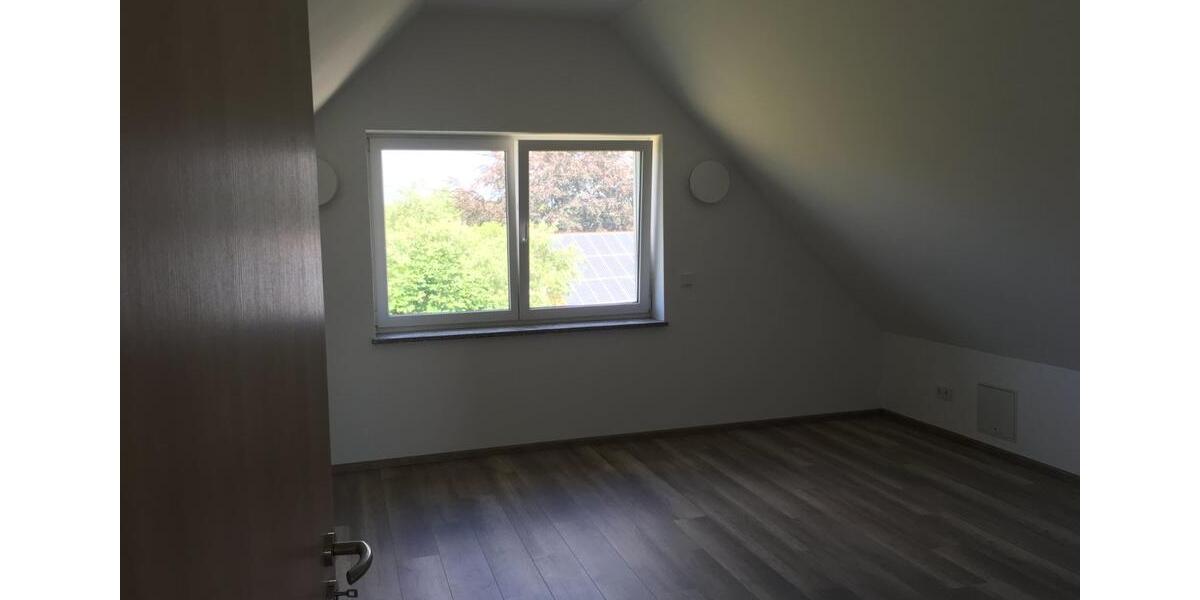 Dachgeschoßwohnung Dürrlauingen - 7 Zimmer, 175 m&sup2;, 1.300&euro; | Angebot:25509717