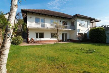 Haus Eppstein - 8 Zimmer, 220 m&sup2;, 2.990&euro; | Angebot:26441688