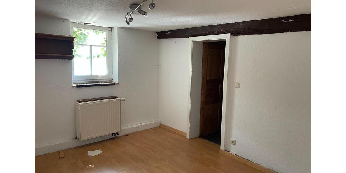 Verwahrloste Hofreite an Selbstsanierer in Mücke zu vermieten. 5 zimmer