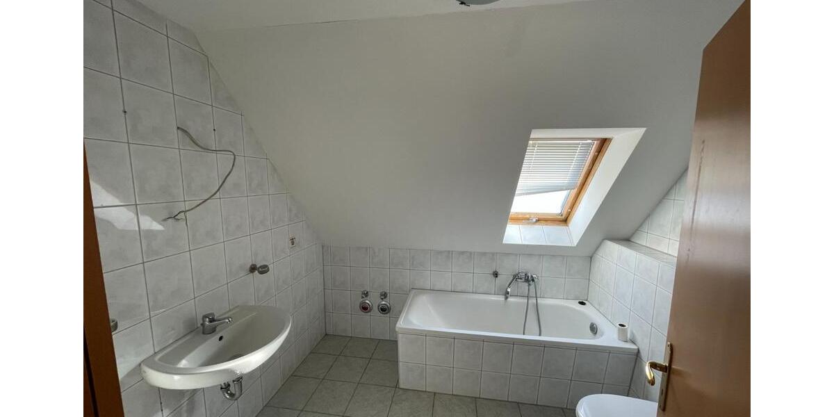 Dachgeschoßwohnung Taura - 4 Zimmer, 72 m&sup2;, 370&euro; | Angebot:26613476