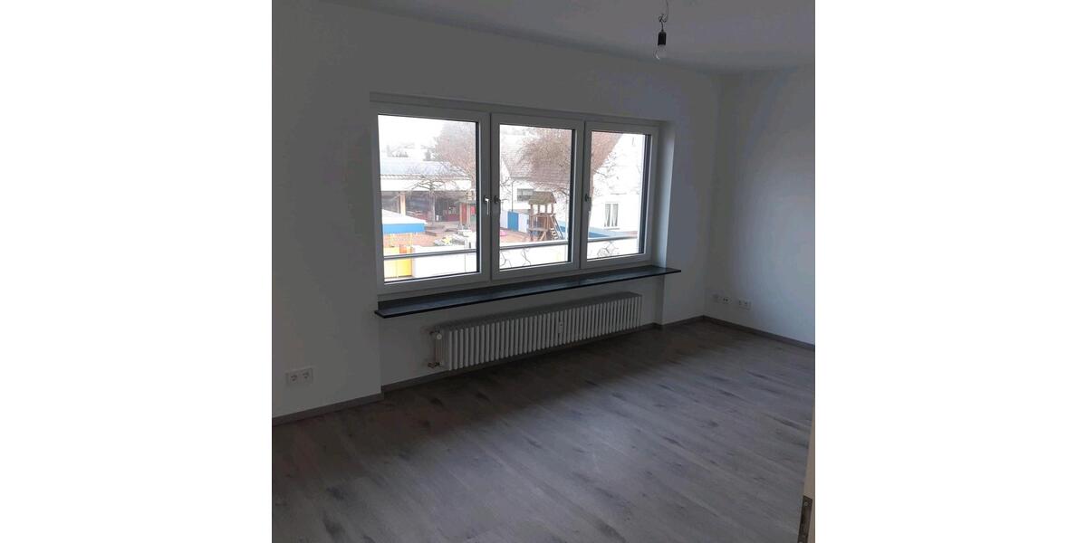 Etagenwohnung Lampertheim - 4 Zimmer, 160 m&sup2;, 1.600&euro; | Angebot:26425611