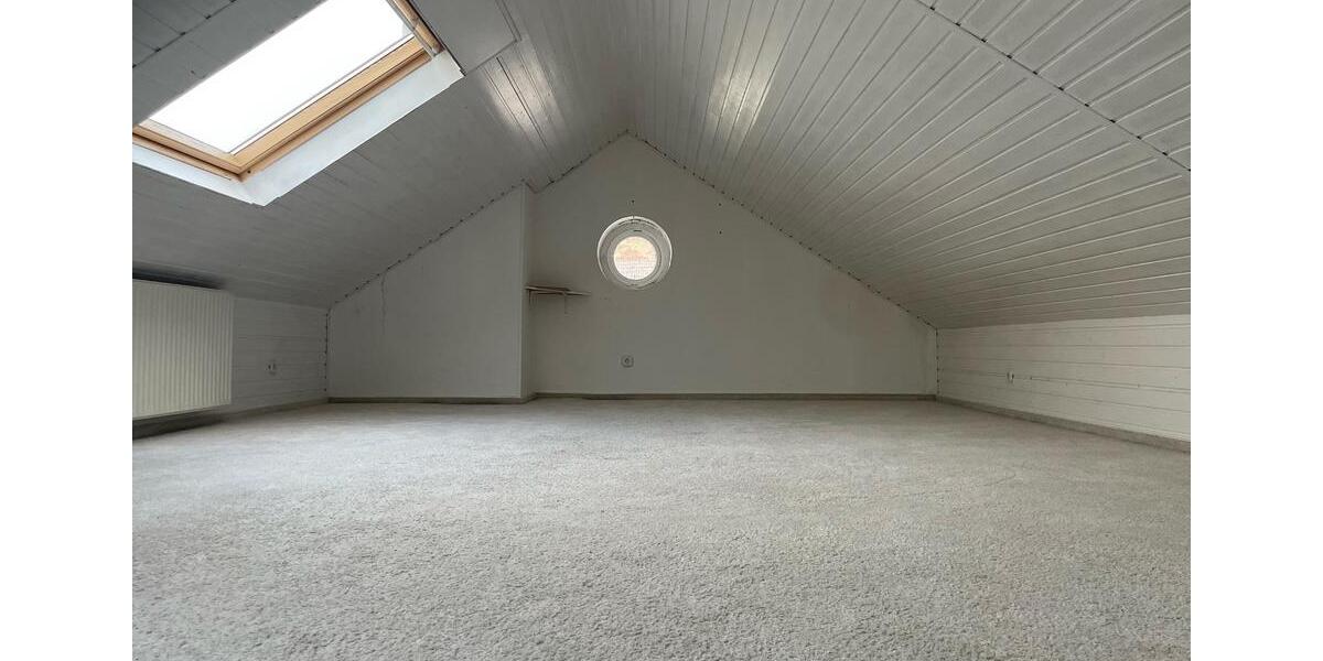 Dachgeschoßwohnung Plettenberg - 4 Zimmer, 150 m&sup2;, 1.250&euro; | Angebot:24363028