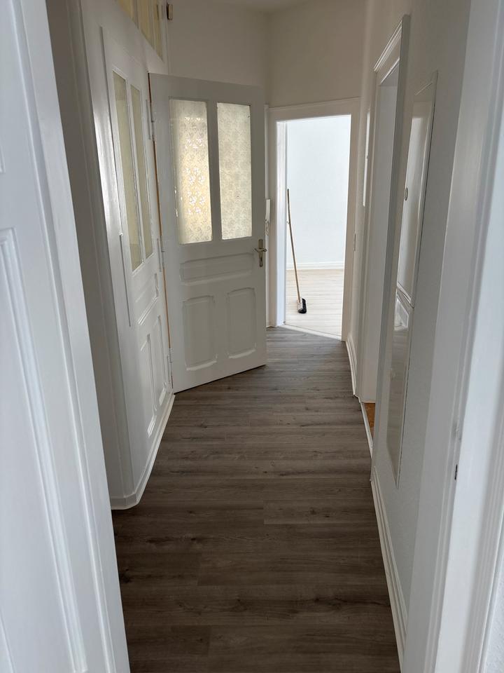 WG Wohnung 4 Zimmer an- 3- Studenten zu vermieten in Darmstadt 1-