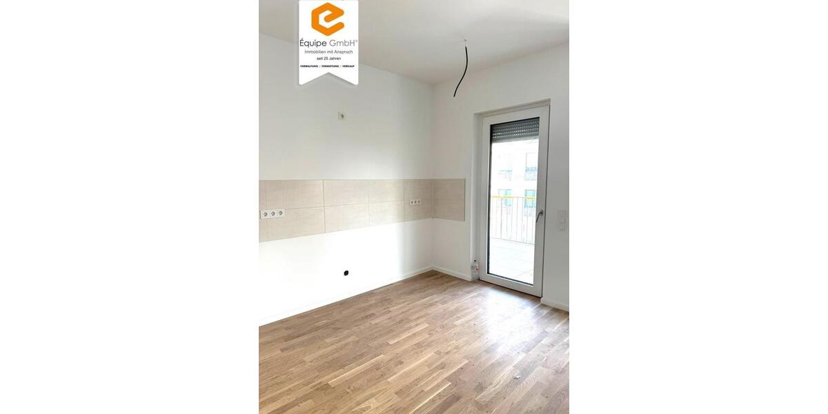Etagenwohnung Dresden Neustadt - 4 Zimmer, 106 m&sup2;, 2.120&euro; | Angebot:26647875