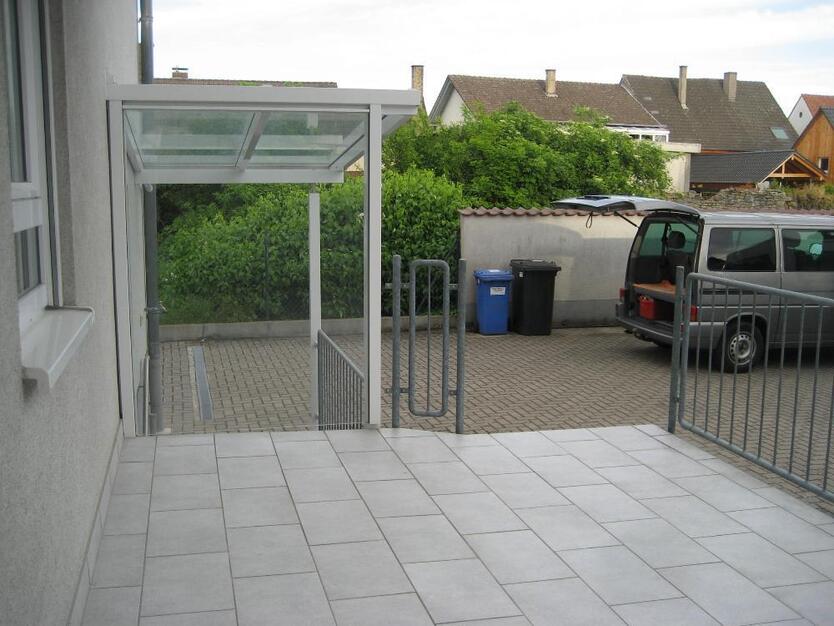 *** Großzügige 4-Zi.-Mietwohnung in Karlsdorf ***