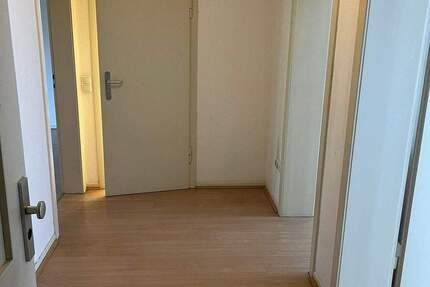 SCHÖN GESCHNITTENE DREIZIMMERWOHNUNG MIT EINBAUKÜCHE IM HERZEN VON NEUSS 3 zimmer