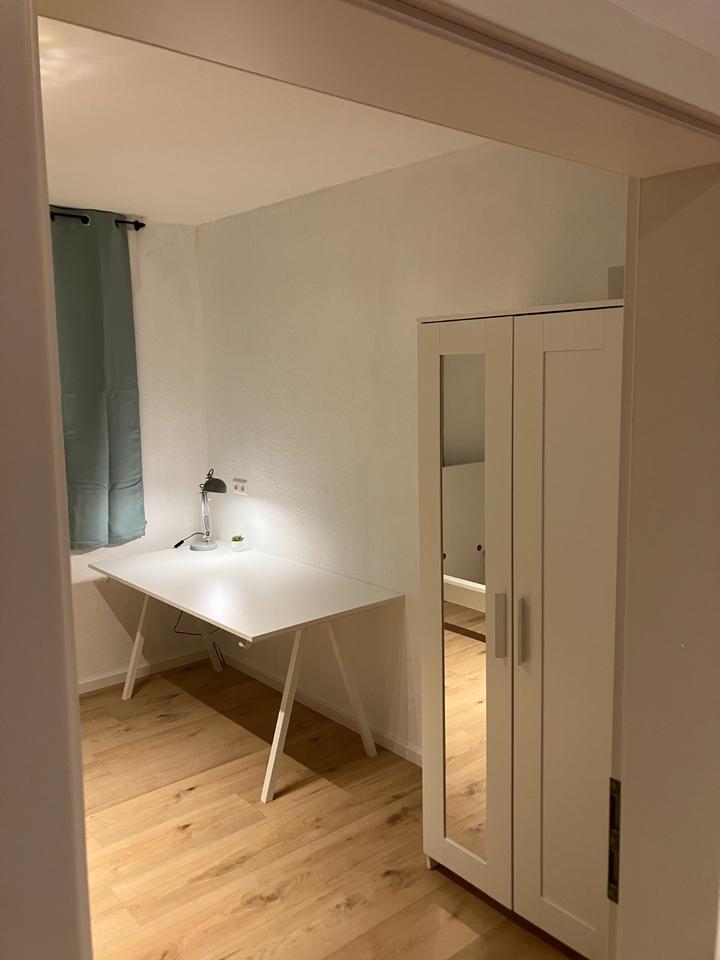 Kornwestheim 3er WG: (Berufseinsteiger&Studenten) zimmer