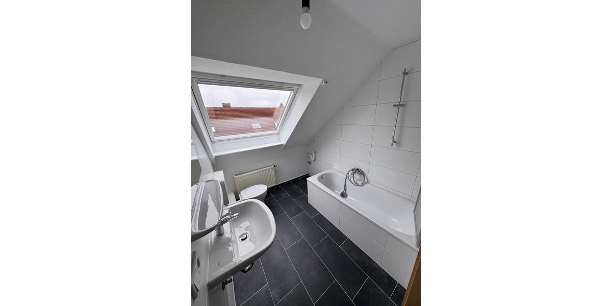 Dachgeschoßwohnung Rinteln - 3 Zimmer, 77 m&sup2;, 620&euro; | Angebot:26458017