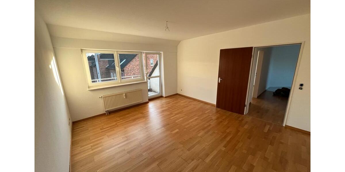 Dachgeschoßwohnung Schwerin Gartenstadt - 3 Zimmer, 84 m&sup2;, 1.050&euro; | Angebot:25964716