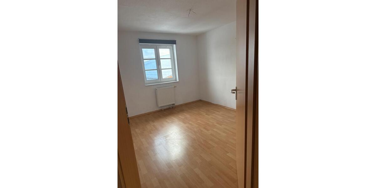 Etagenwohnung Sinsheim - 3 Zimmer, 84 m&sup2;, 1.050&euro; | Angebot:24826910