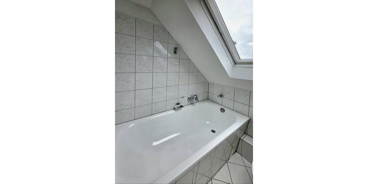 Gemütliche, renovierte 2,5-Zimmer-Wohnung im Dachgeschoss 2 zimmer