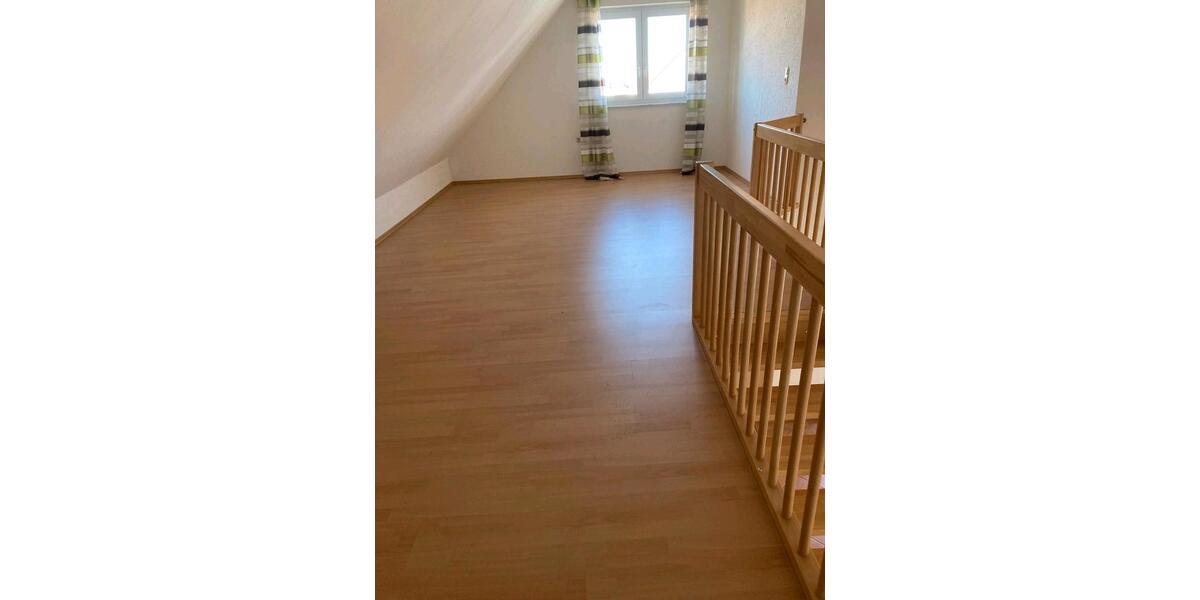 Dachgeschoßwohnung Röthlein - 4 Zimmer, 116 m&sup2;, 950&euro; | Angebot:26073297