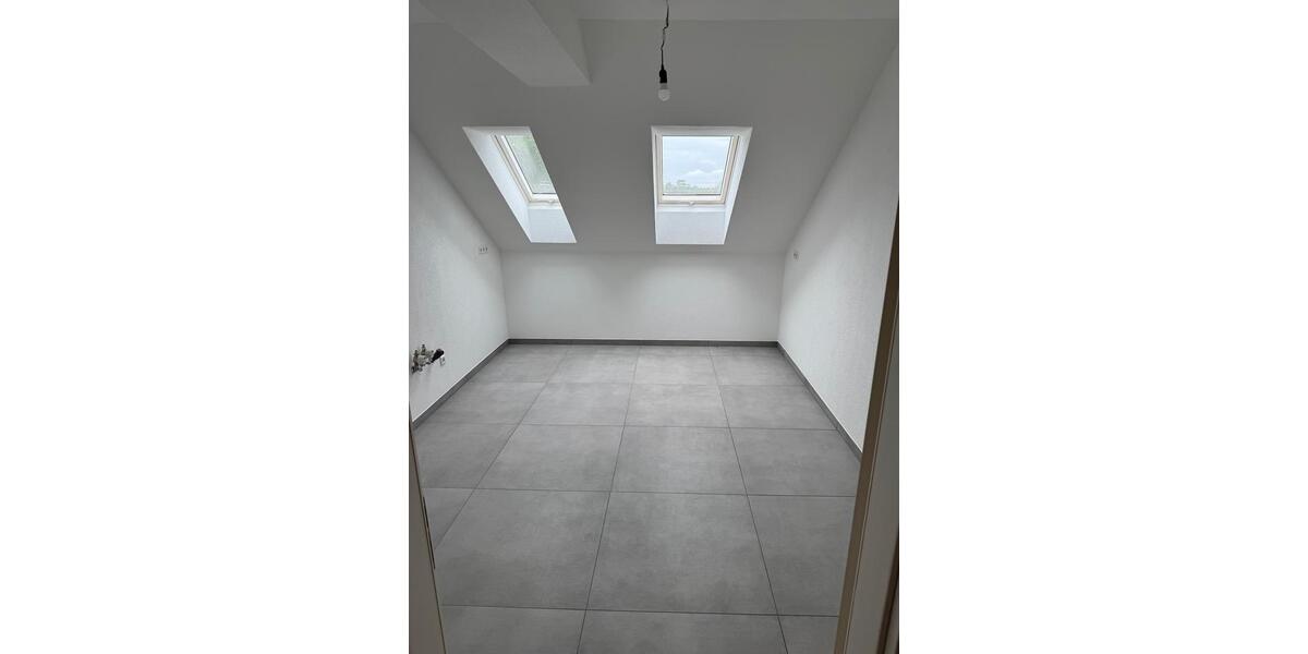 Dachgeschoßwohnung Offenburg - 5 Zimmer, 102 m&sup2;, 550&euro; | Angebot:26604035