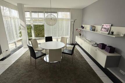 Helle, grosszügige 2 12 Zimmer Whg in bevorzugter Wohngegend