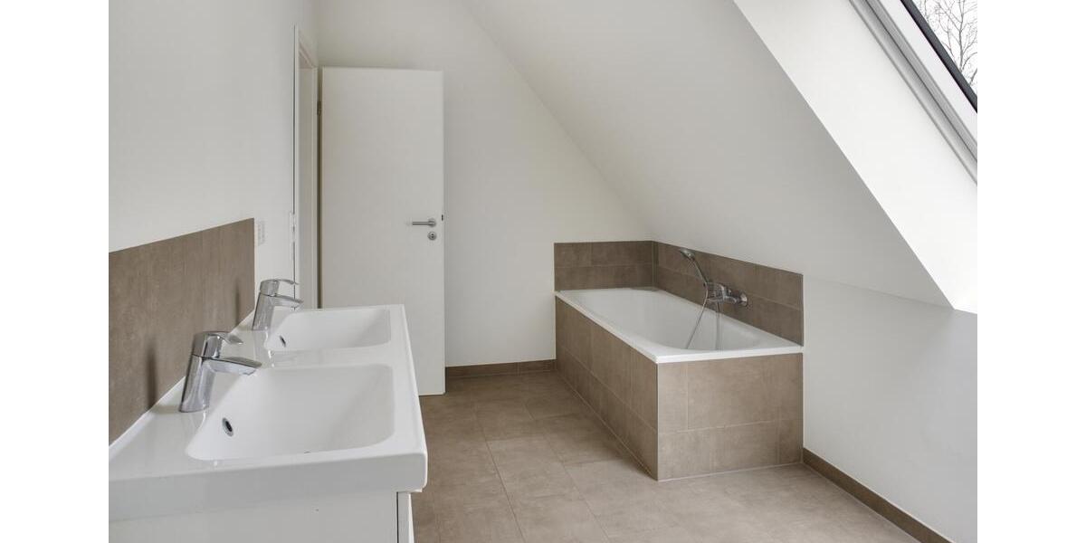 Reihenhaus Rieseby - 6 Zimmer, 200 m&sup2;, 2.240&euro; | Angebot:24392495