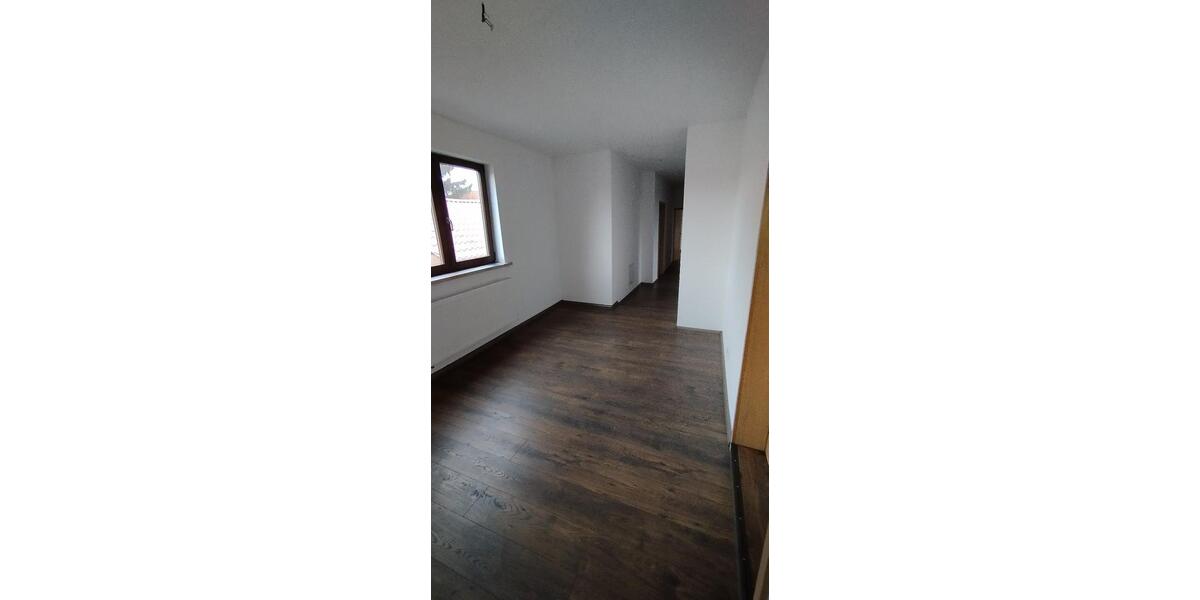 Wohnung 120m² 2xBad ,saniert ,Erstbezug,separater Eingang,zentral 4 zimmer