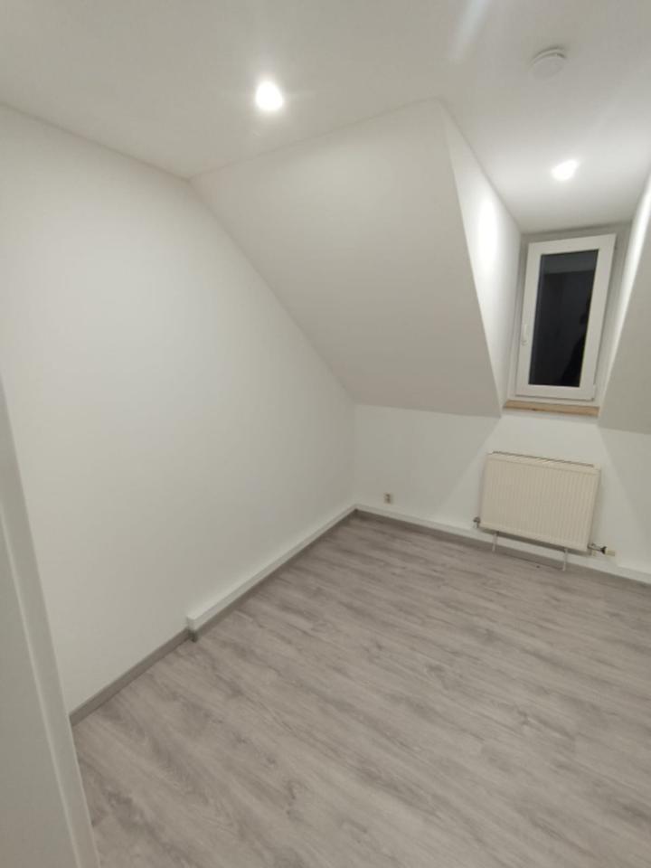 In ruhiger Lage, DG-Wohnung mit Ausblick ins Grüne zu vermieten zimmer