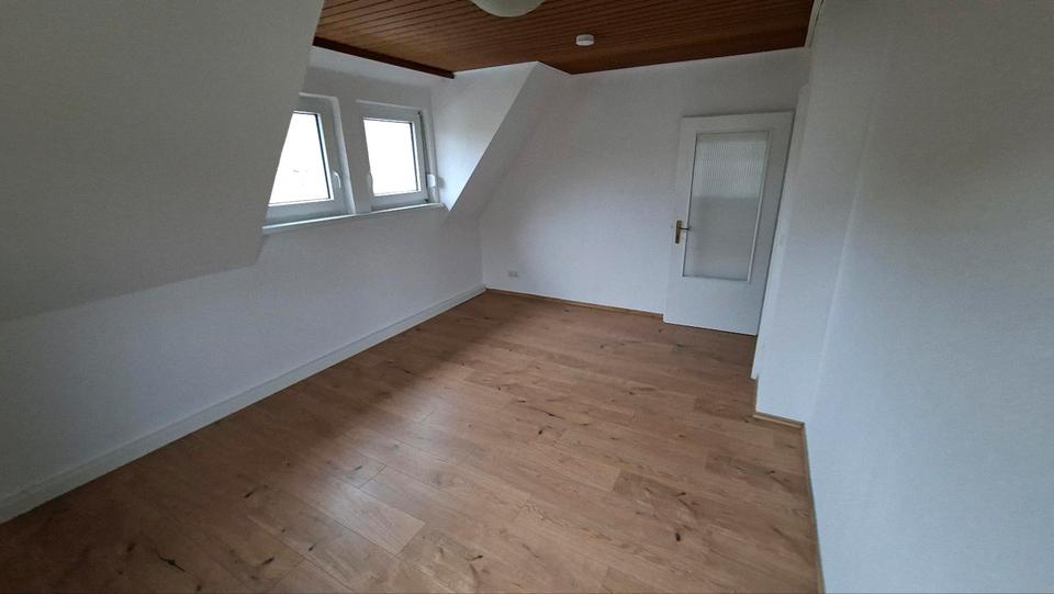 Dachgeschoßwohnung Siegen Dillnhütten - 4 Zimmer, 61 m&sup2;, 750&euro; | Angebot:24731142