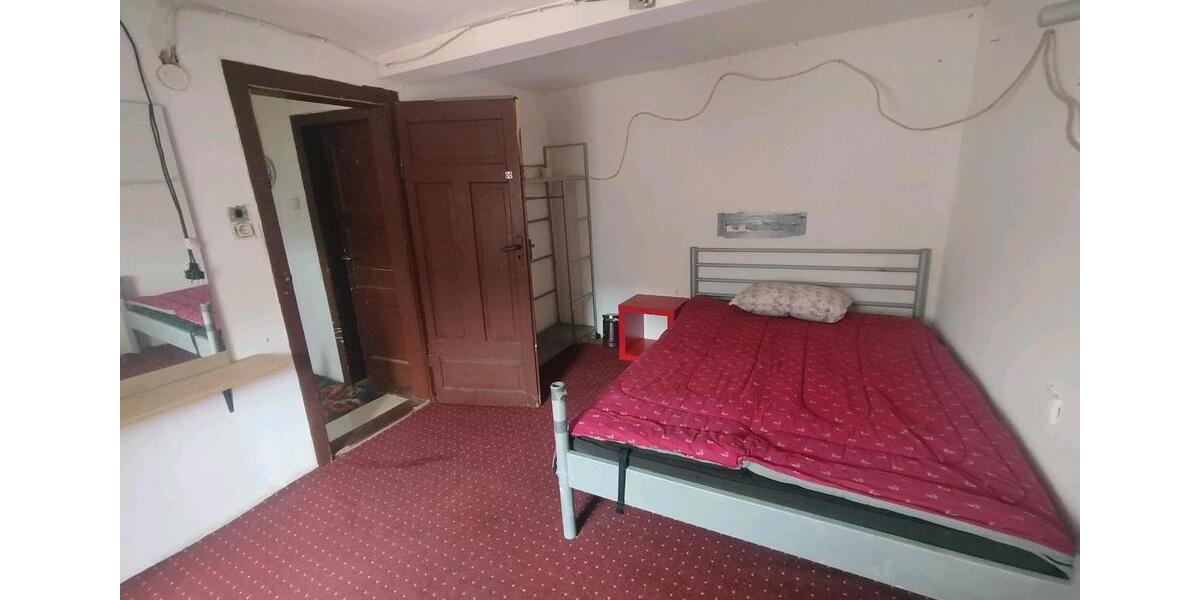Wohnen auf Zeit Geldersheim - 8 Zimmer, 150 m&sup2;, 350&euro; | Angebot:26303500