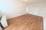 **Was will man mehr? +Balkon +frisch gestrichen +Laminat +modernes Badezimmer** zimmer