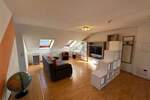 Schöne 2-Zimmer-Dachgeschoss-Wohnung mit Einbauküche 2 zimmer