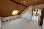 Großzügige 5-Zimmer-Wohnung, 155qm mit Garten und Stellplatz