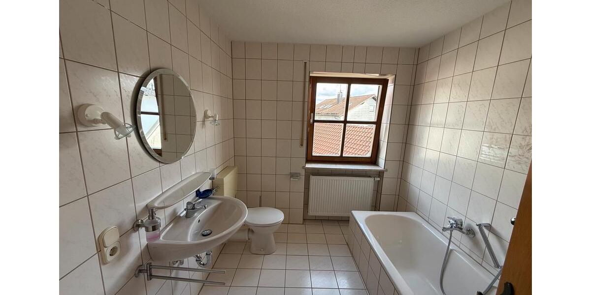 Etagenwohnung Hengersberg - 3 Zimmer, 72 m&sup2;, 650&euro; | Angebot:25550464