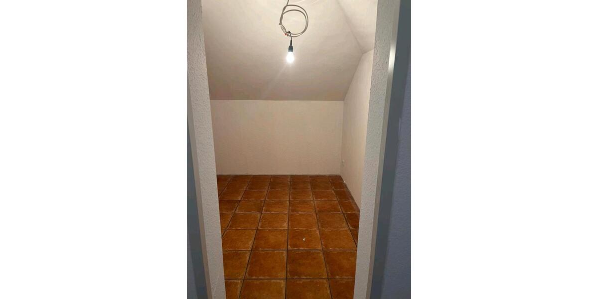 Dachgeschoßwohnung Windeck - 2 Zimmer, 72 m&sup2;, 600&euro; | Angebot:26296374