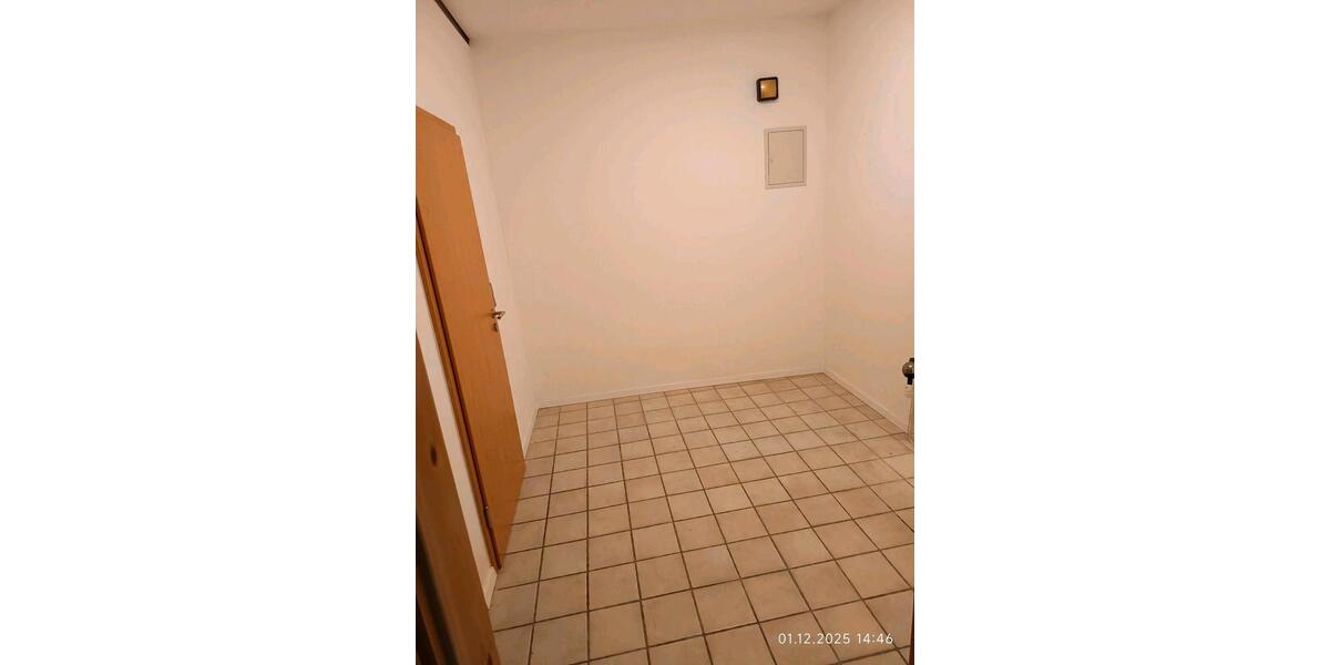 Dachgeschoßwohnung Landau an der Isar - 2 Zimmer, 100 m&sup2;, 740&euro; | Angebot:25943942