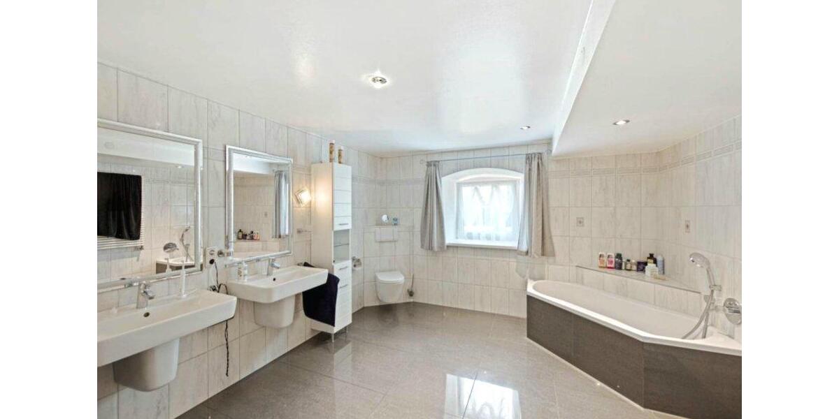 Erdgeschoßwohnung Andechs - 6 Zimmer, 260 m&sup2;, 2.000&euro; | Angebot:26588405